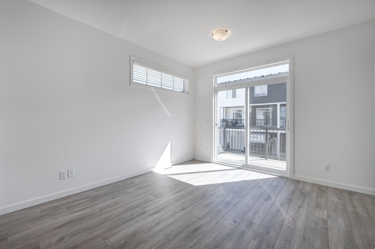 42 Walgrove Common SE - Photo 5 of 31