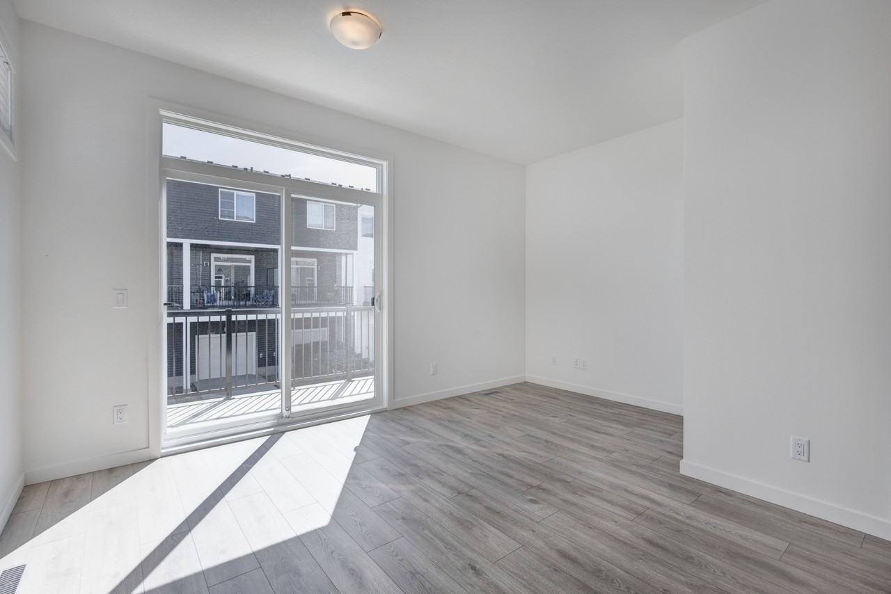 42 Walgrove Common SE - Photo 6 of 31