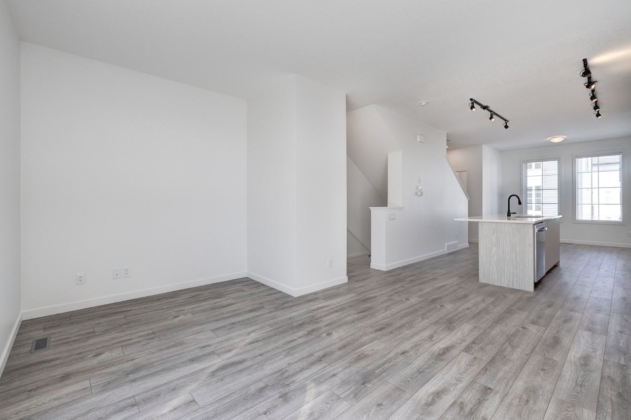 42 Walgrove Common SE - Photo 7 of 31