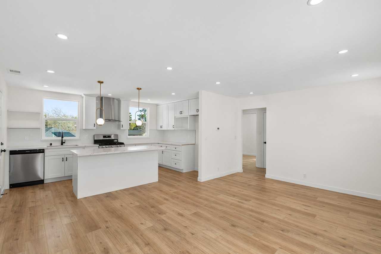 8 Corte Dorado - Photo 6 of 36