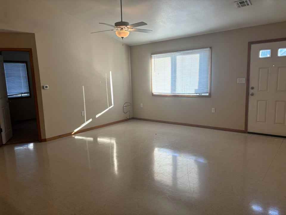 1535 Sw Washburn Ave #1 - Photo 2 of 6