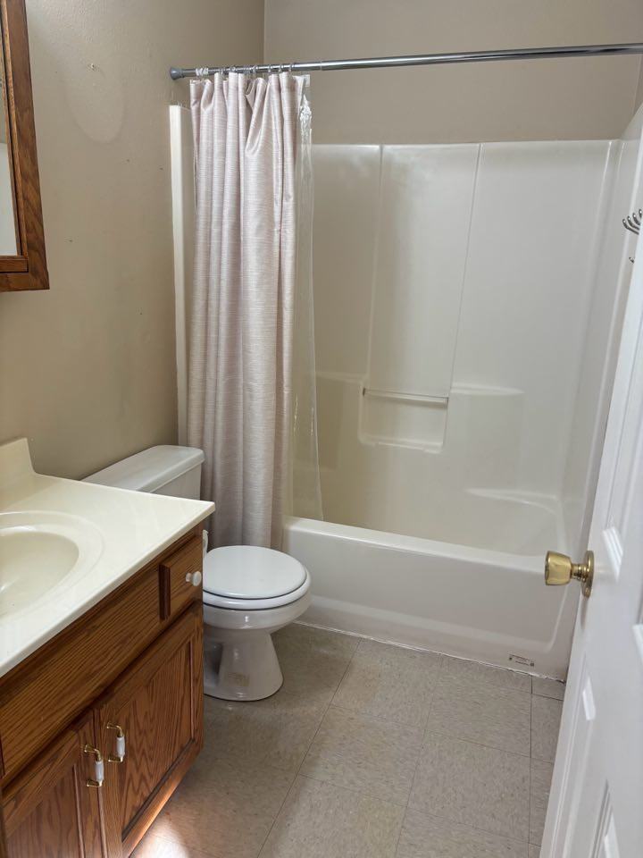 1535 Sw Washburn Ave #1 - Photo 4 of 6