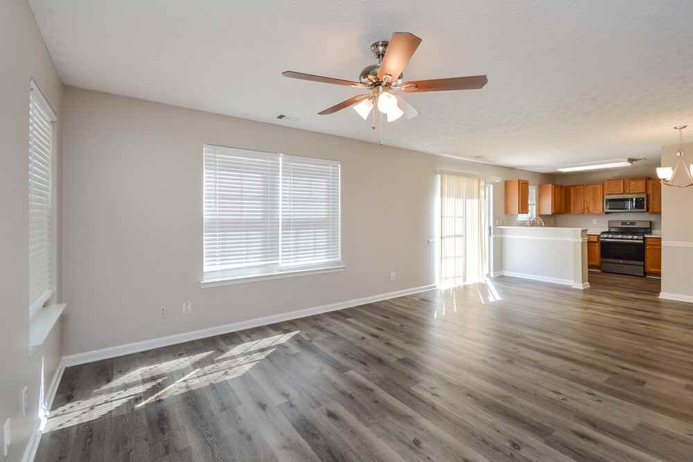 577 Arbor Ridge Dr - Photo 5 of 17