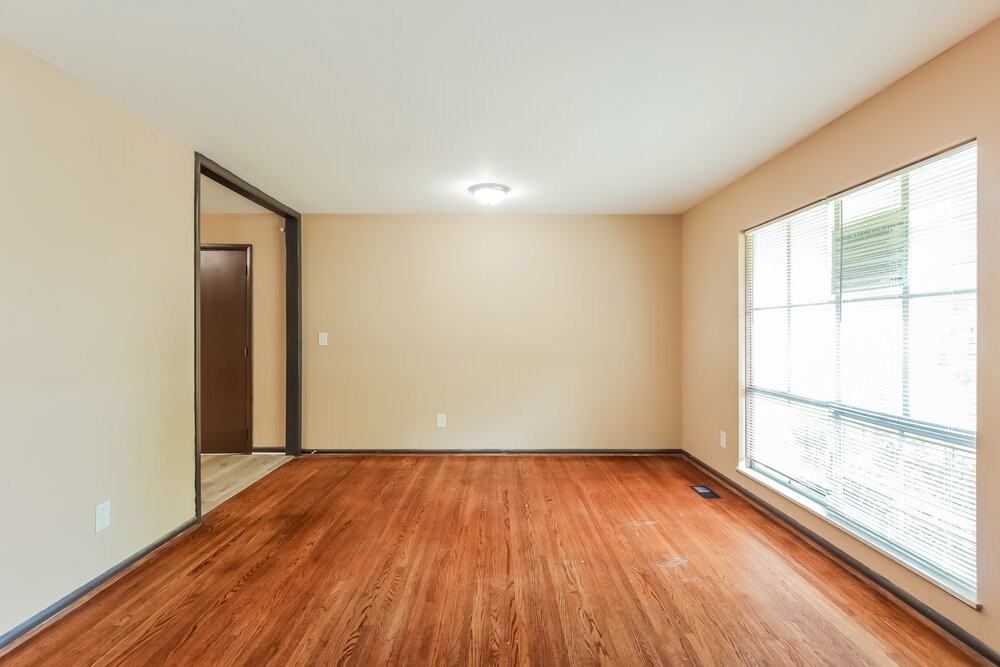 901 Eldorado Dr - Photo 4 of 16