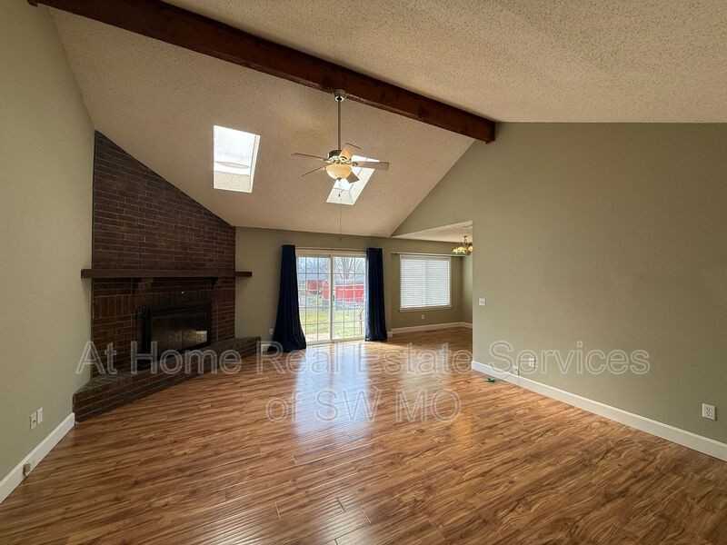 1504 W Whiteside St - Photo 2 of 14