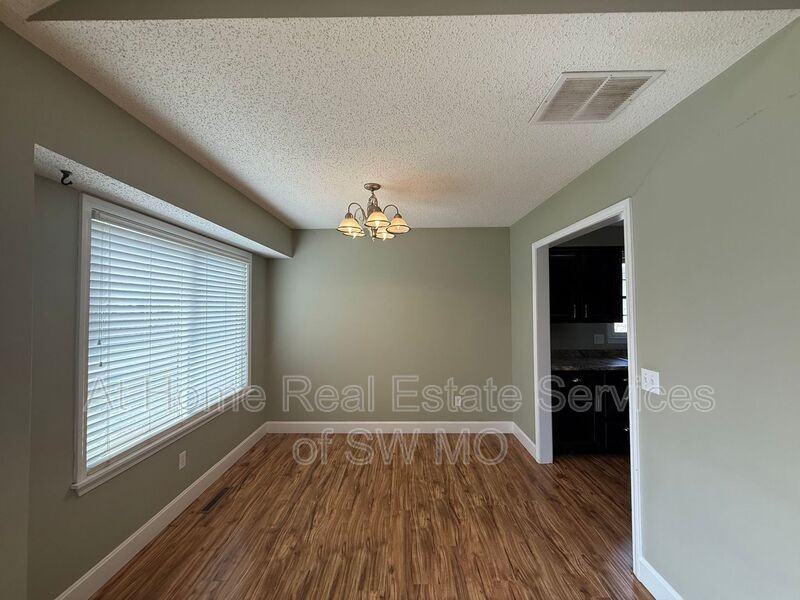 1504 W Whiteside St - Photo 3 of 14