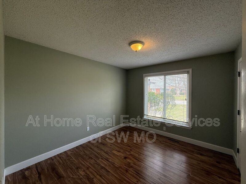 1504 W Whiteside St - Photo 6 of 14