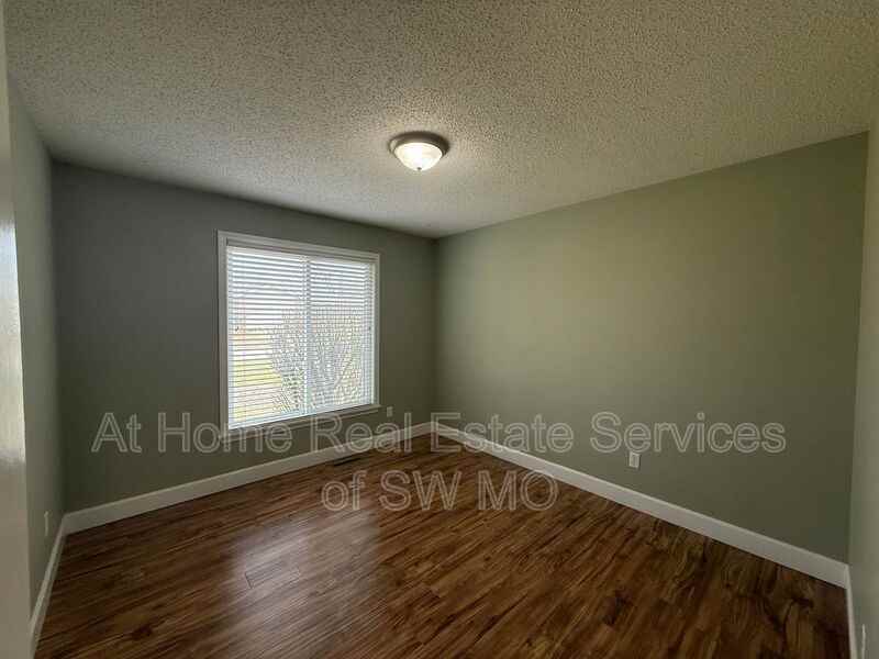 1504 W Whiteside St - Photo 7 of 14