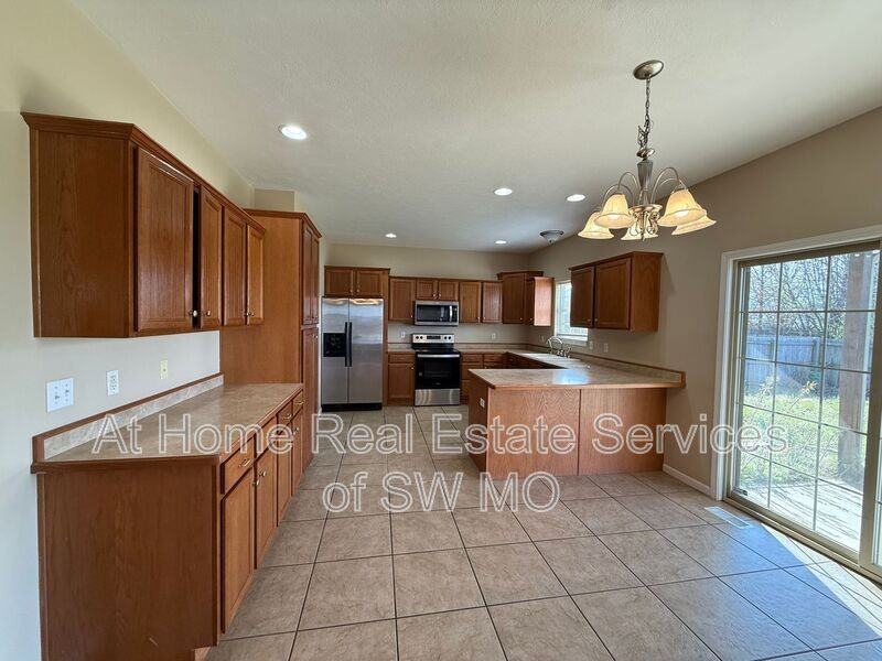 1518 W Maplewood St - Photo 3 of 17