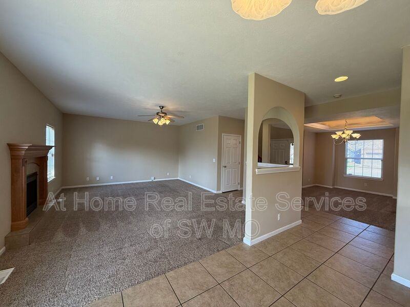 1518 W Maplewood St - Photo 5 of 17