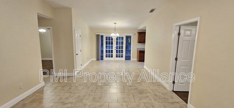 703 Sunbury Dr - Photo 2 of 23