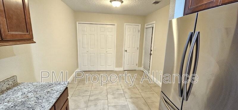 703 Sunbury Dr - Photo 5 of 23