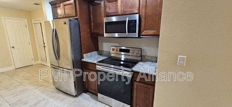 703 Sunbury Dr - Photo 7 of 23