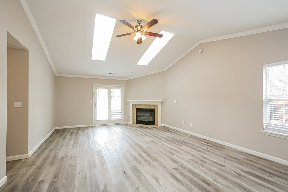 1108 W Southport Rd - Photo 5 of 16