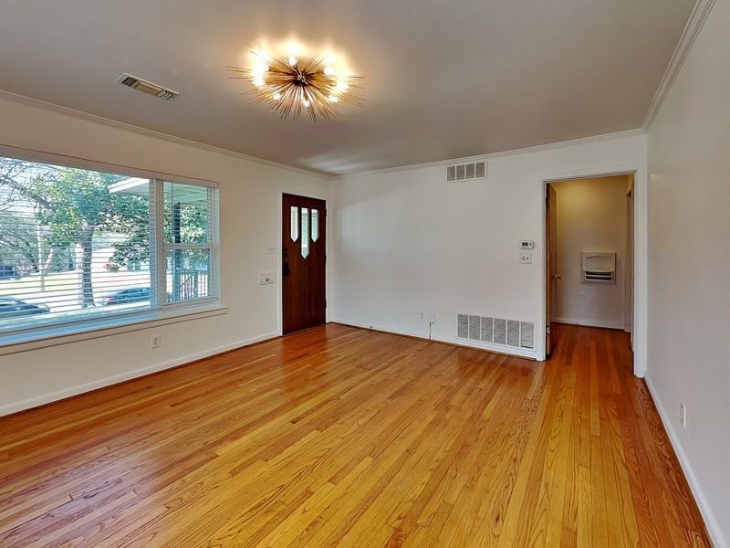 2102 Elmwood Blvd - Photo 3 of 19