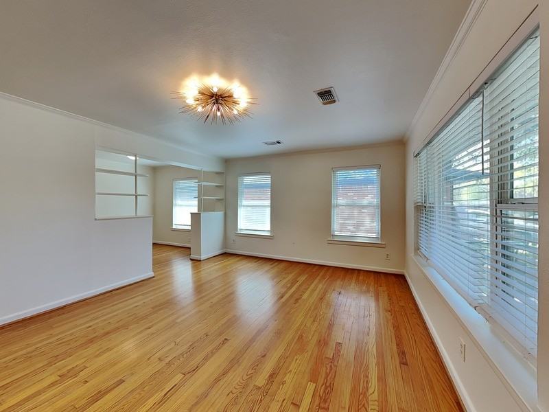 2102 Elmwood Blvd - Photo 4 of 19