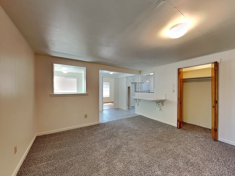 2102 Elmwood Blvd - Photo 5 of 19