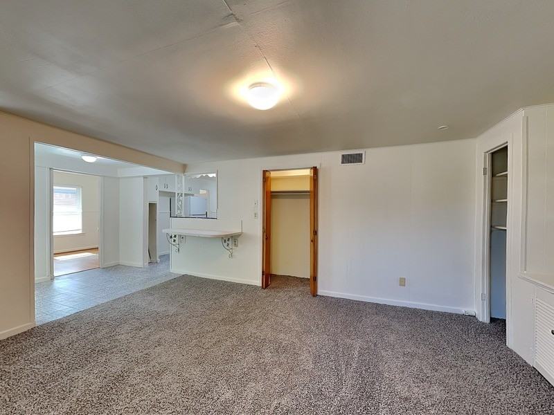 2102 Elmwood Blvd - Photo 6 of 19