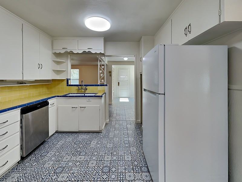 2102 Elmwood Blvd - Photo 7 of 19