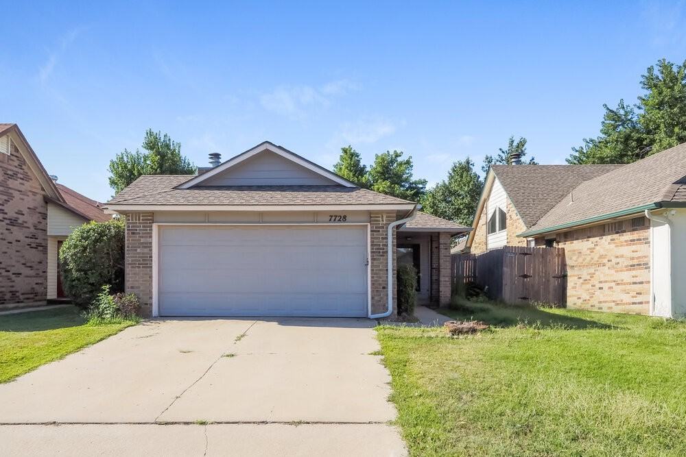 7728 Doris Dr - Photo 3 of 25