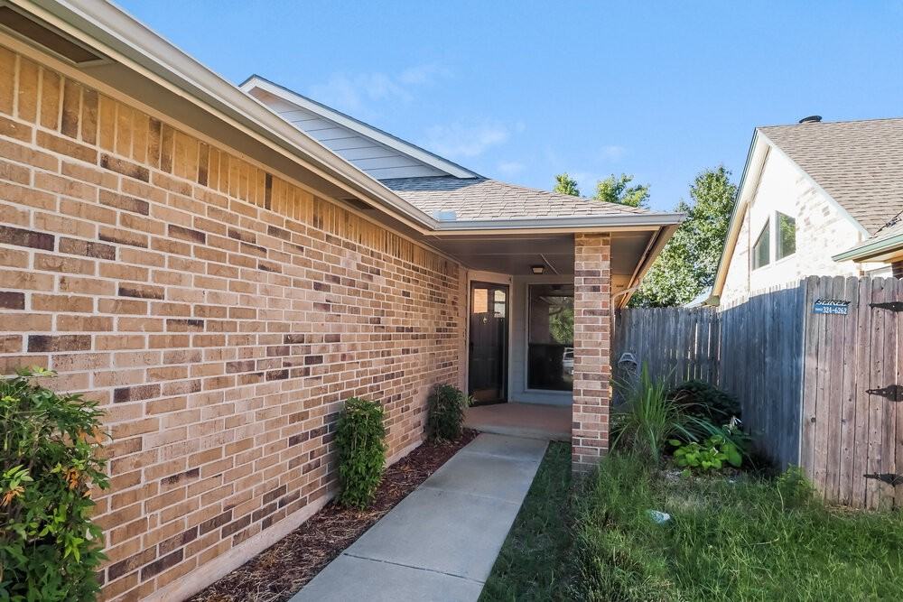 7728 Doris Dr - Photo 4 of 25