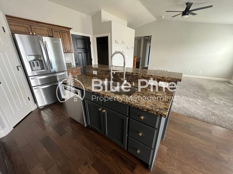 3688 Shale Ave - Photo 6 of 26