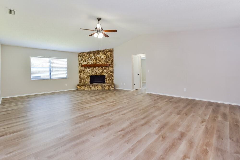 10423 Cedarhurst Ave - Photo 4 of 19