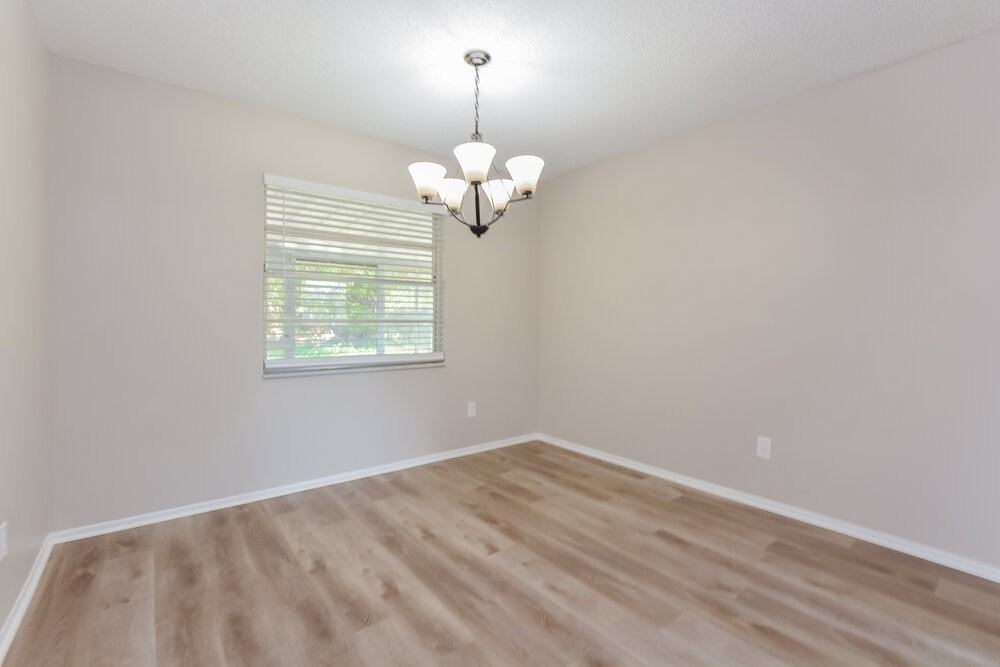 10423 Cedarhurst Ave - Photo 6 of 19