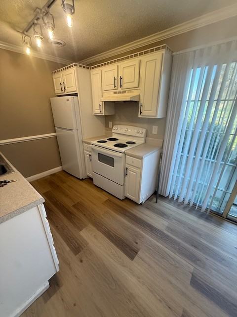 114 Pinewood St Unit B #1 - Photo 4 of 25