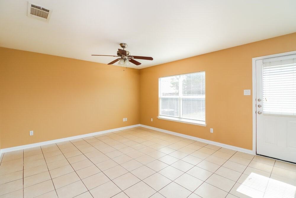 10009 Quail Glen Dr - Photo 3 of 16