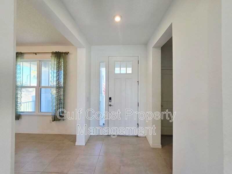 5805 Fieldmoor Ct - Photo 3 of 35