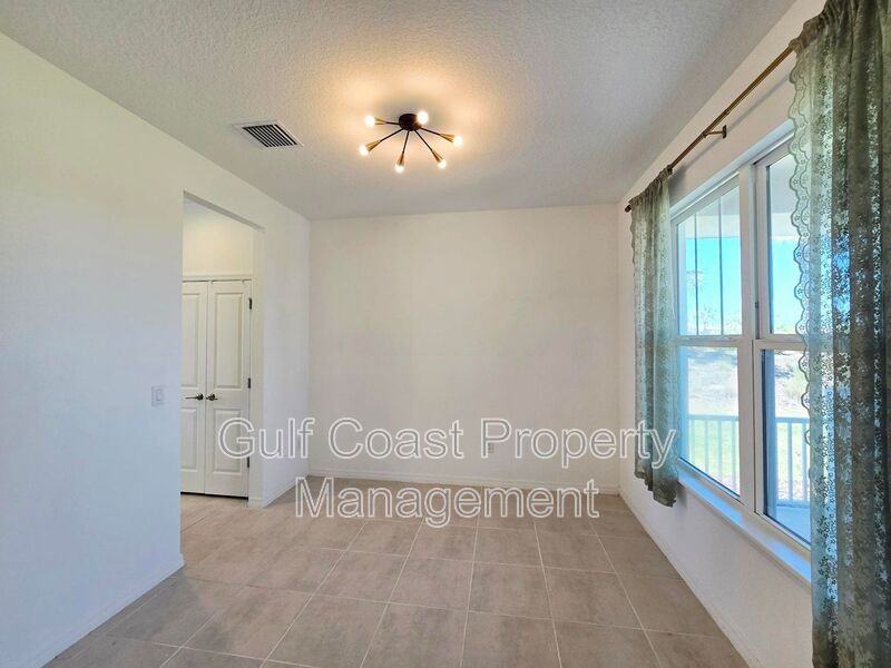 5805 Fieldmoor Ct - Photo 4 of 35