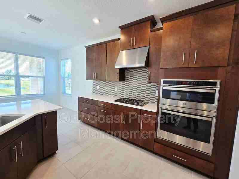 5805 Fieldmoor Ct - Photo 5 of 35