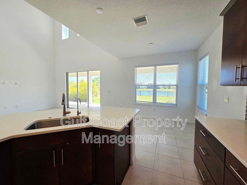 5805 Fieldmoor Ct - Photo 7 of 35