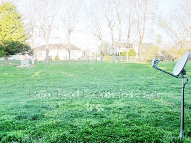 2115 Highridge Dr - Photo 3 of 13