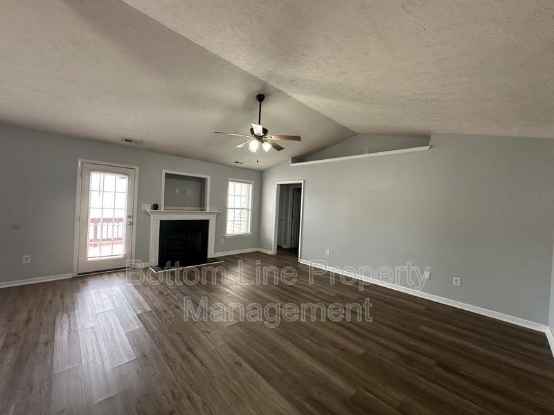 4044 Red Oak Dr - Photo 5 of 23