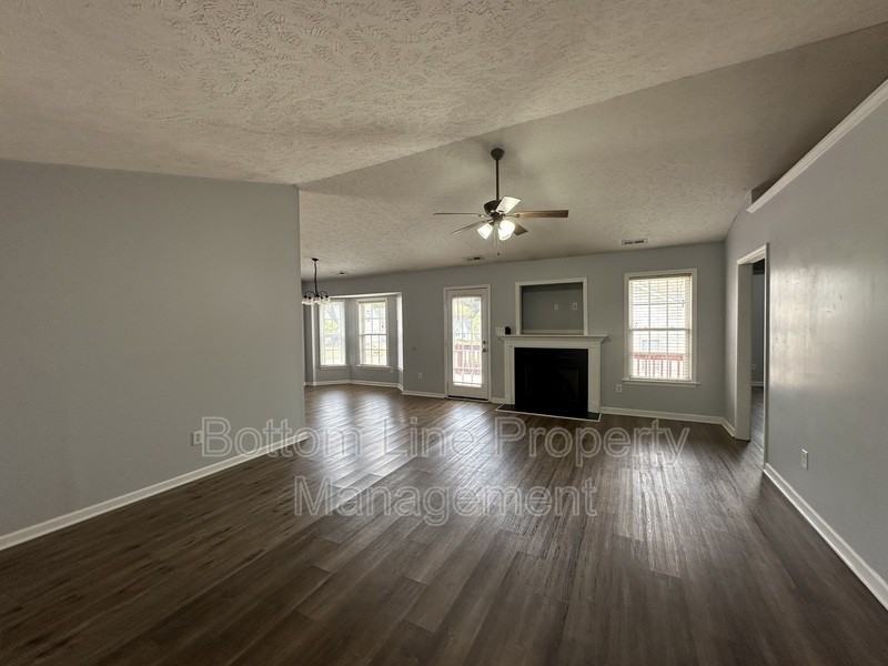 4044 Red Oak Dr - Photo 6 of 23