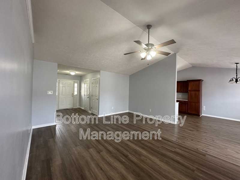 4044 Red Oak Dr - Photo 7 of 23