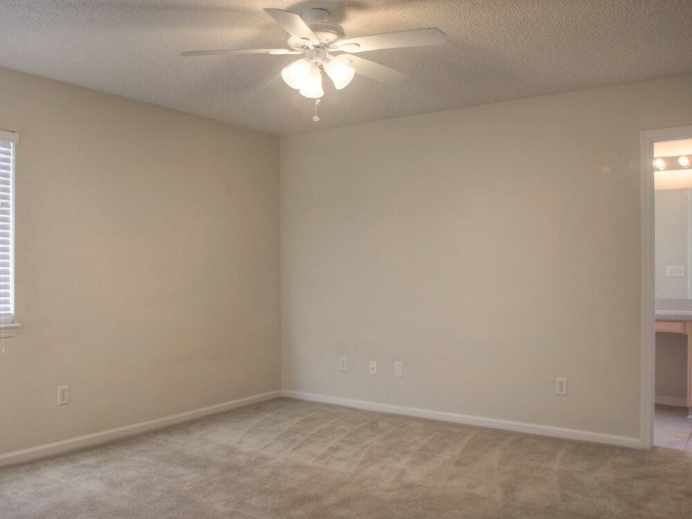 3374 Guernsey Ct - Photo 7 of 13