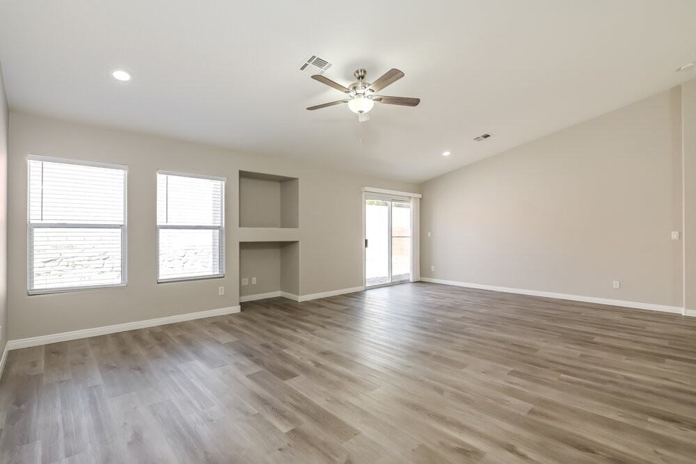1075 Silver Star St - Photo 5 of 19