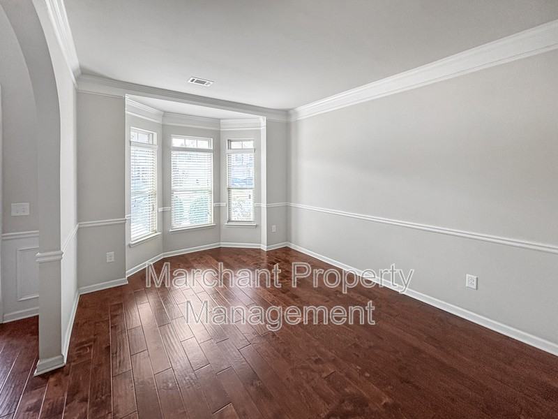 147 Border Ave - Photo 5 of 30