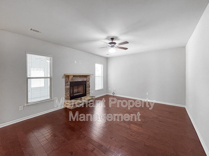 147 Border Ave - Photo 7 of 30