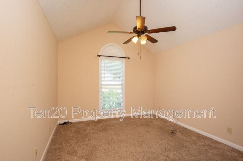 11 Leah Ct - Photo 2 of 20