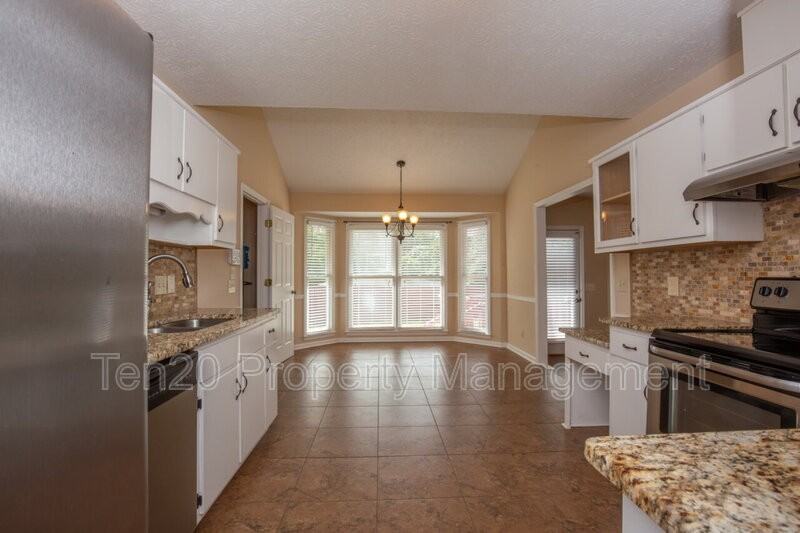 11 Leah Ct - Photo 7 of 20