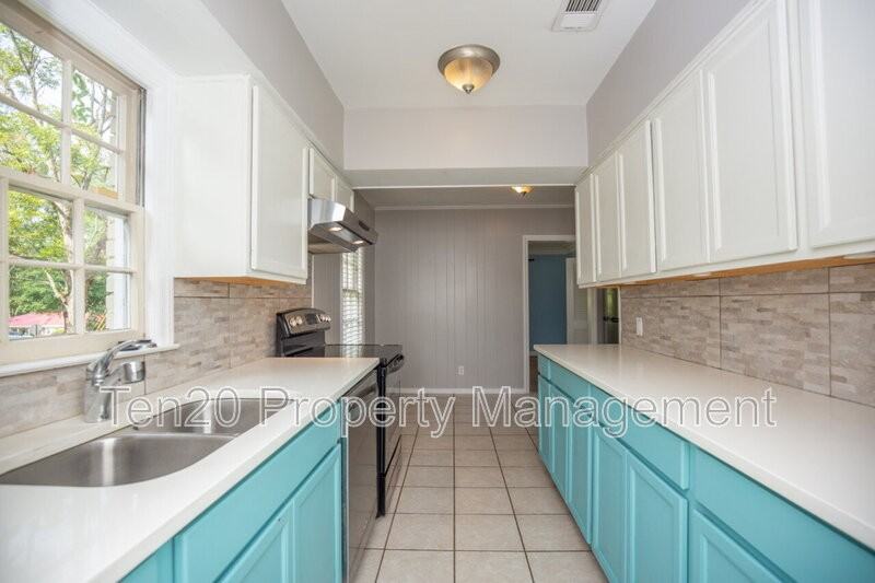 1706 Wells Dr - Photo 2 of 22