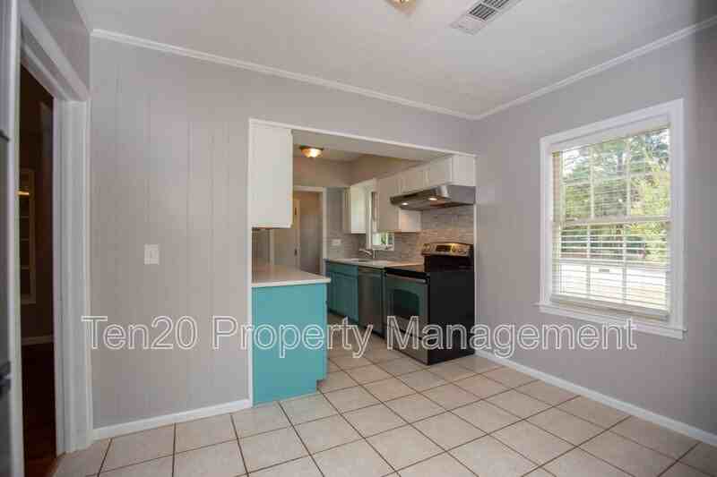 1706 Wells Dr - Photo 3 of 22