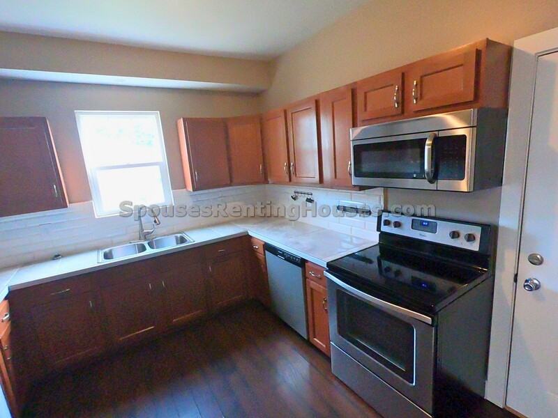 1402 Charles St - Photo 4 of 17