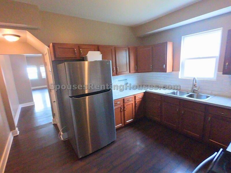 1402 Charles St - Photo 5 of 17