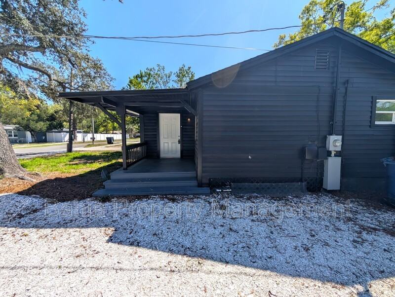 8004 N Boulevard - Photo 3 of 16