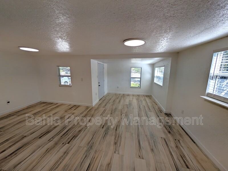 8004 N Boulevard - Photo 4 of 16